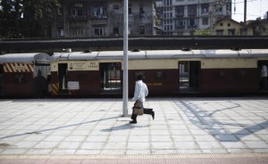uomo_correre_stazione
