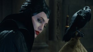 maleficent-con-il-corvo-fosco